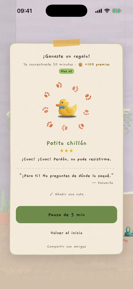 La pantalla del regalo: el perrito trajo un patito de goma tras una sesión de 25 minutos.
